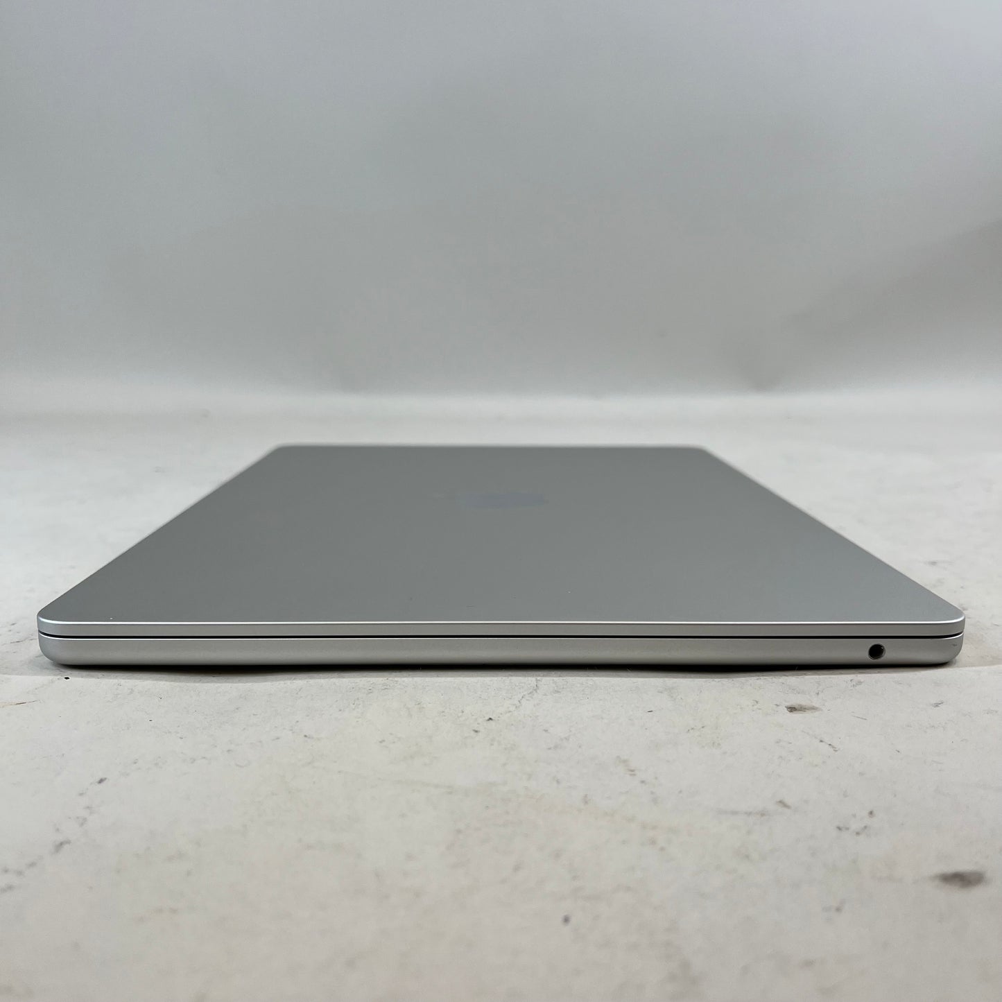 2022 Apple MacBook Air 13.6" M2 8C GPU 3.5GHz 8GB RAM 256GB SSD A2681