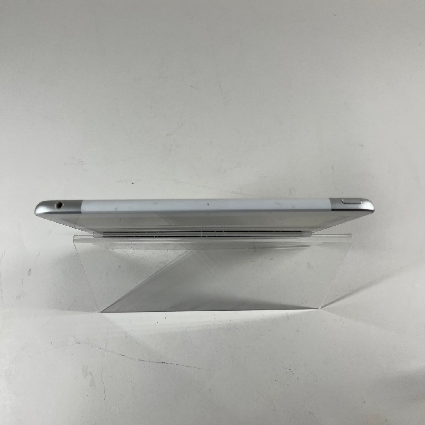Unlocked Apple iPad 7th Gen 32GB Silver MW6J2LL/A
