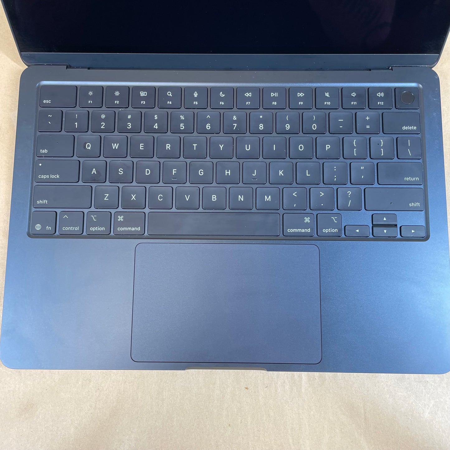 2025 Apple MacBook Air 13.6" M4 8 Core 4.5GHz 16GB RAM 256GB SSD MW123LL/A