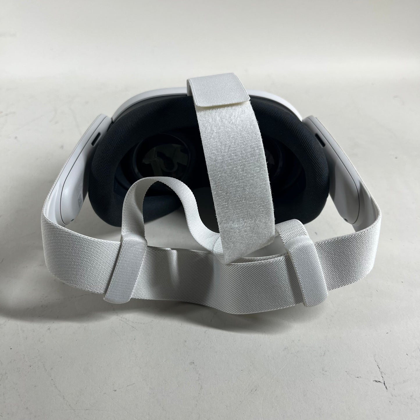 Meta Quest 3 128GB Standalone All-in-One VR Headset KW49CM