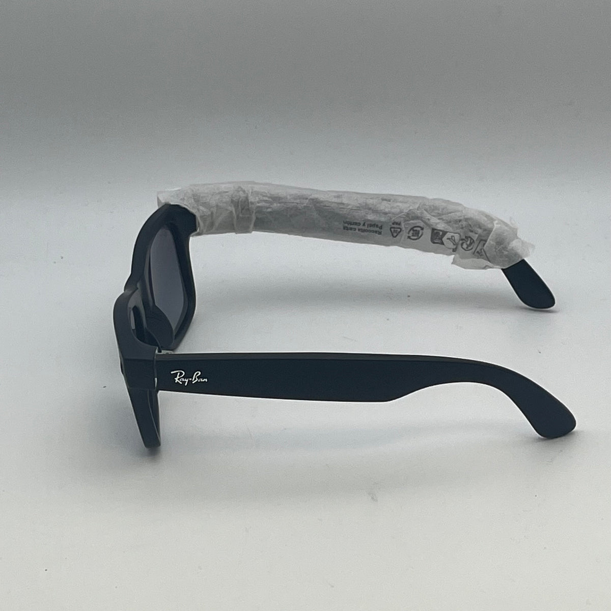 Ray-Ban Meta Wayfarer Gen 1 Matte Black Transitions RW4006 601S1M AI Smart 