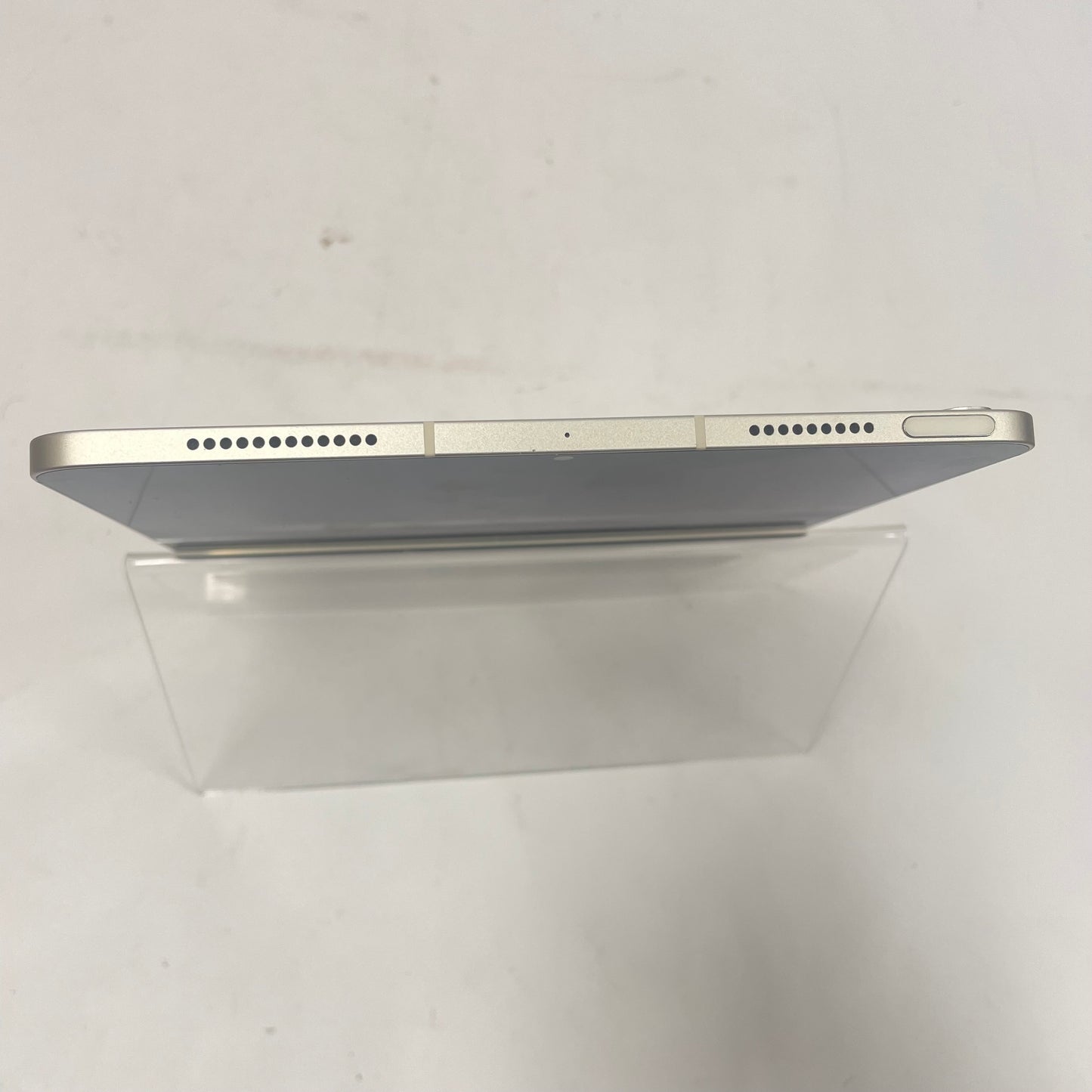 WiFi Only Apple iPad Air 5th Gen 64GB Starlight MM6V3LL/A