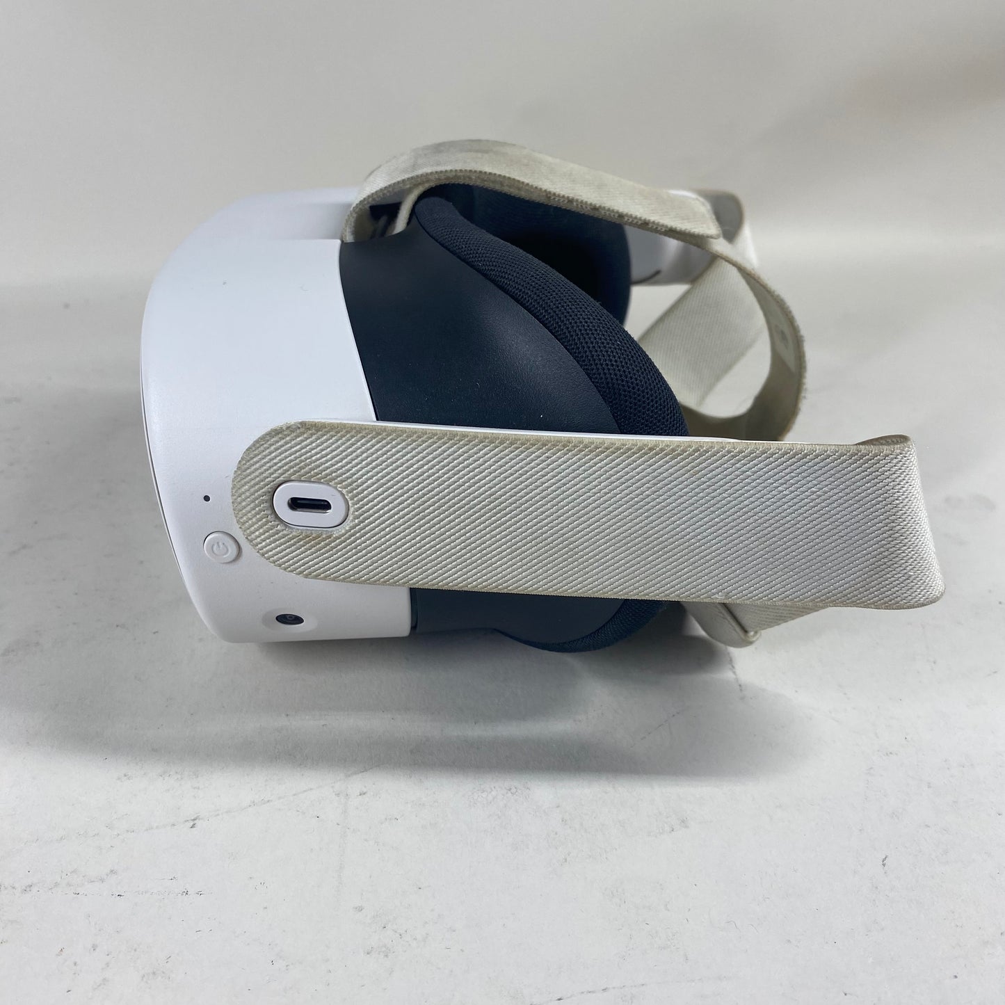 Meta Quest 3S 128GB Standalone All-in-One VR Headset P97