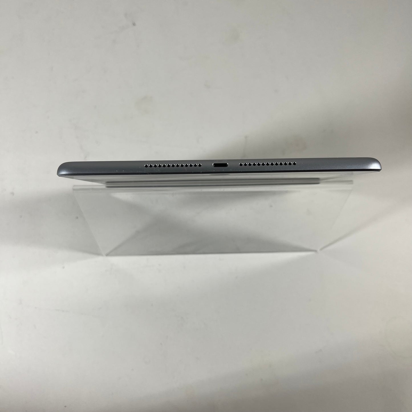 WiFi Only Apple iPad 6th Gen 32GB 17.7.8 Space gray MR7F2LL/A