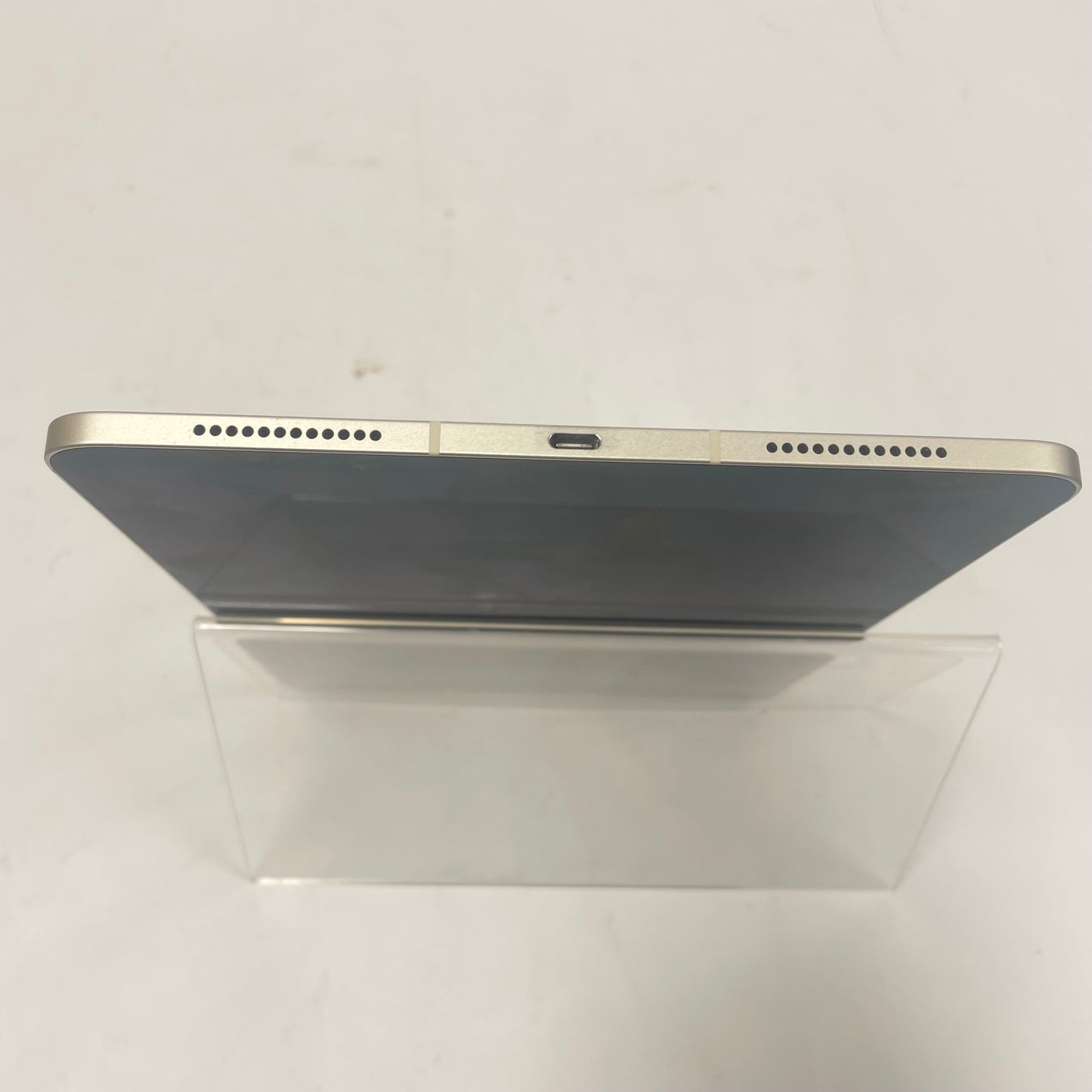 WiFi Only Apple iPad Air 5th Gen 64GB Starlight MM6V3LL/A