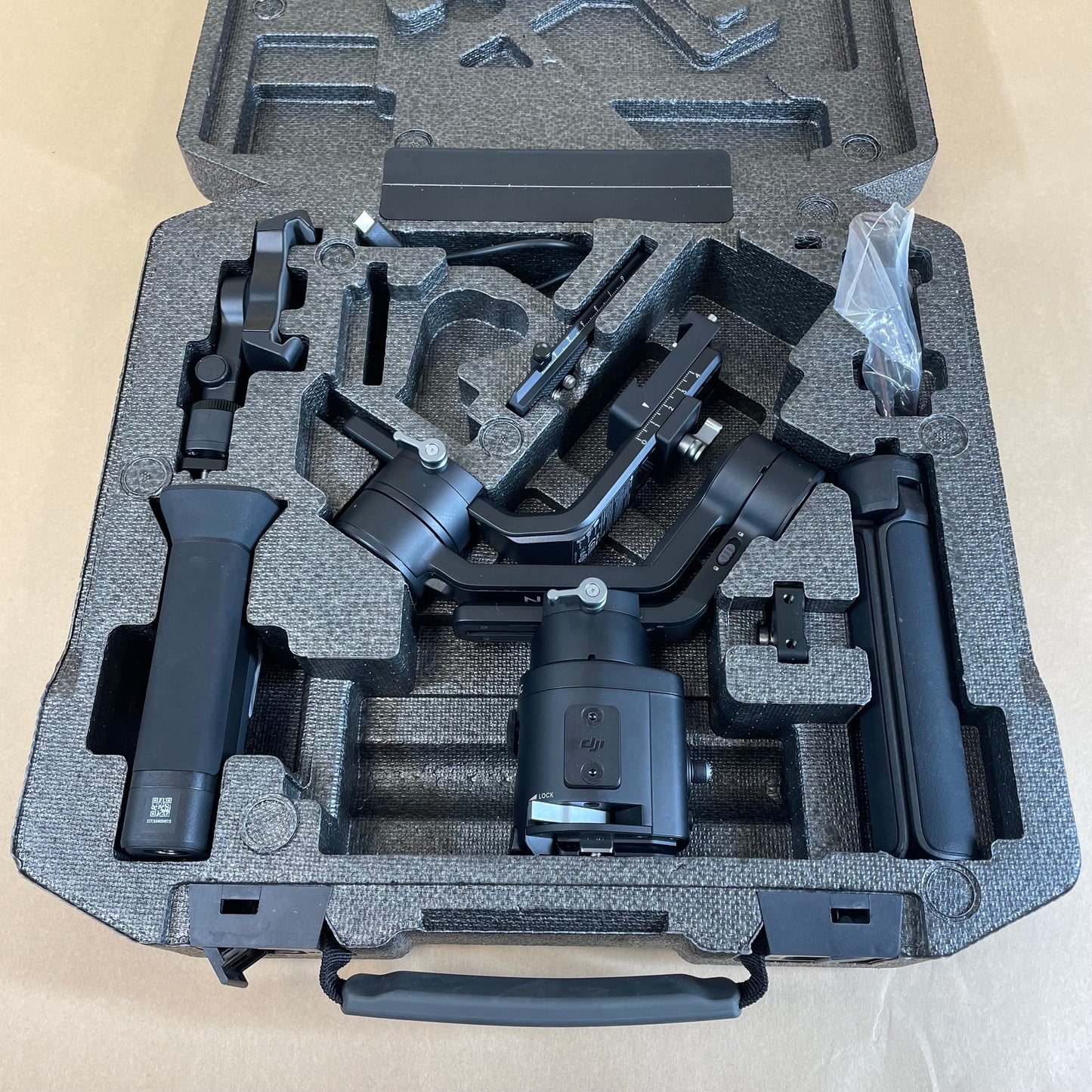 DJI Ronin-SC 3-Axis Gimbal Stabilizer R18