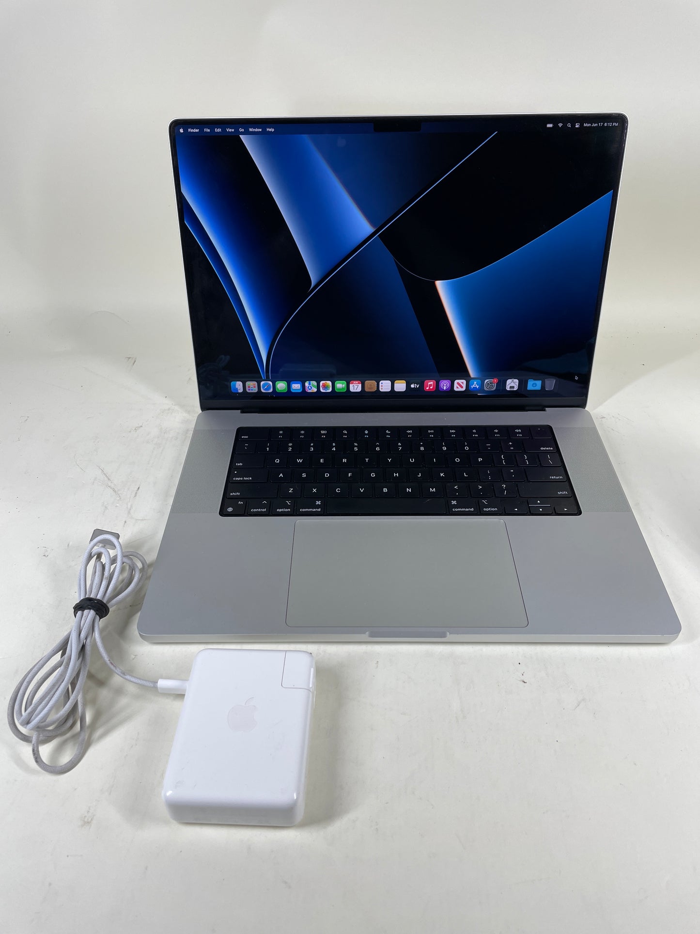2021 Apple MacBook Pro 16" M1 Pro 3.2GHz 16GB RAM 512GB SSD Silver A2485