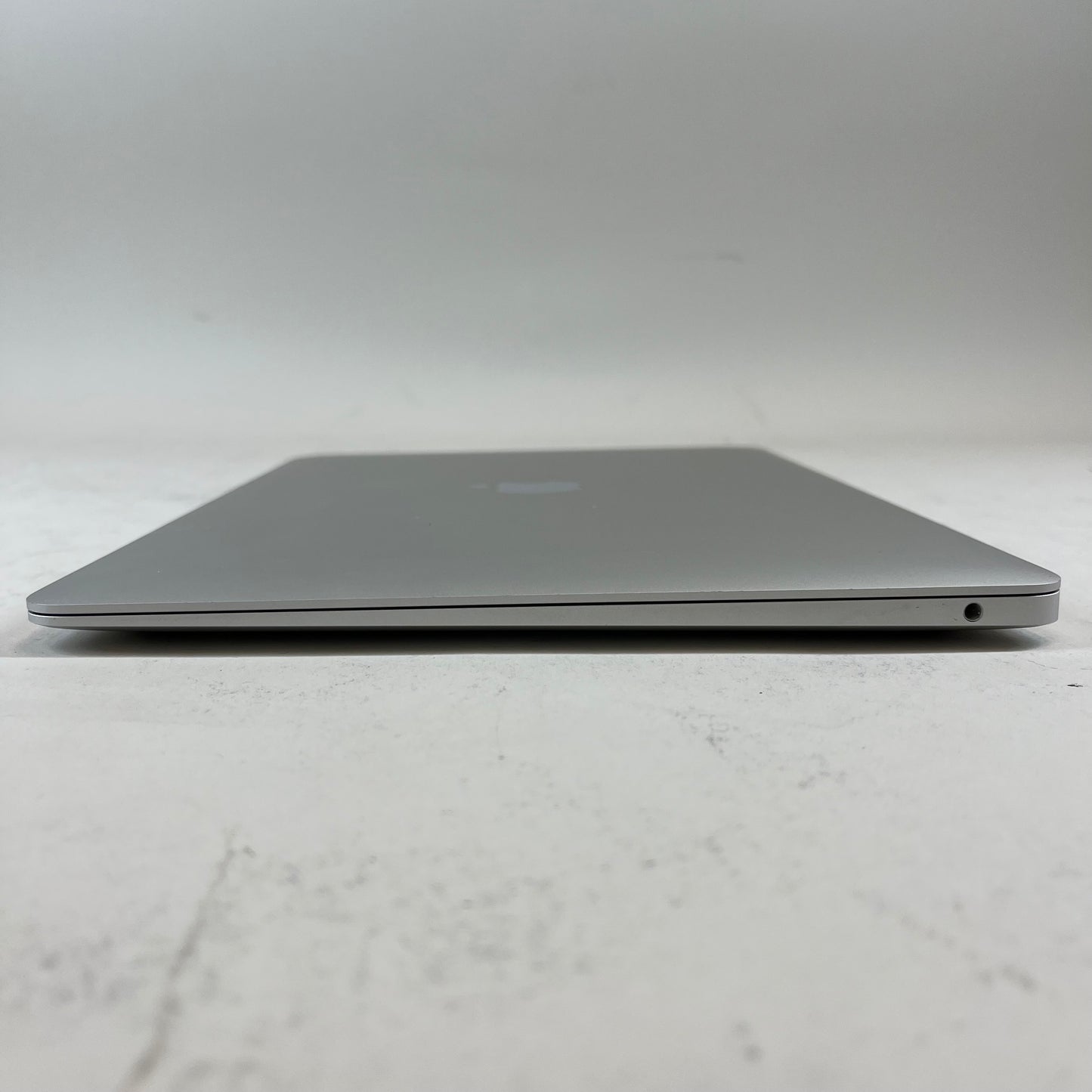 2020 Apple MacBook Air 13.3" i5 1.1GHz 8GB RAM 256GB SSD Silver A2179