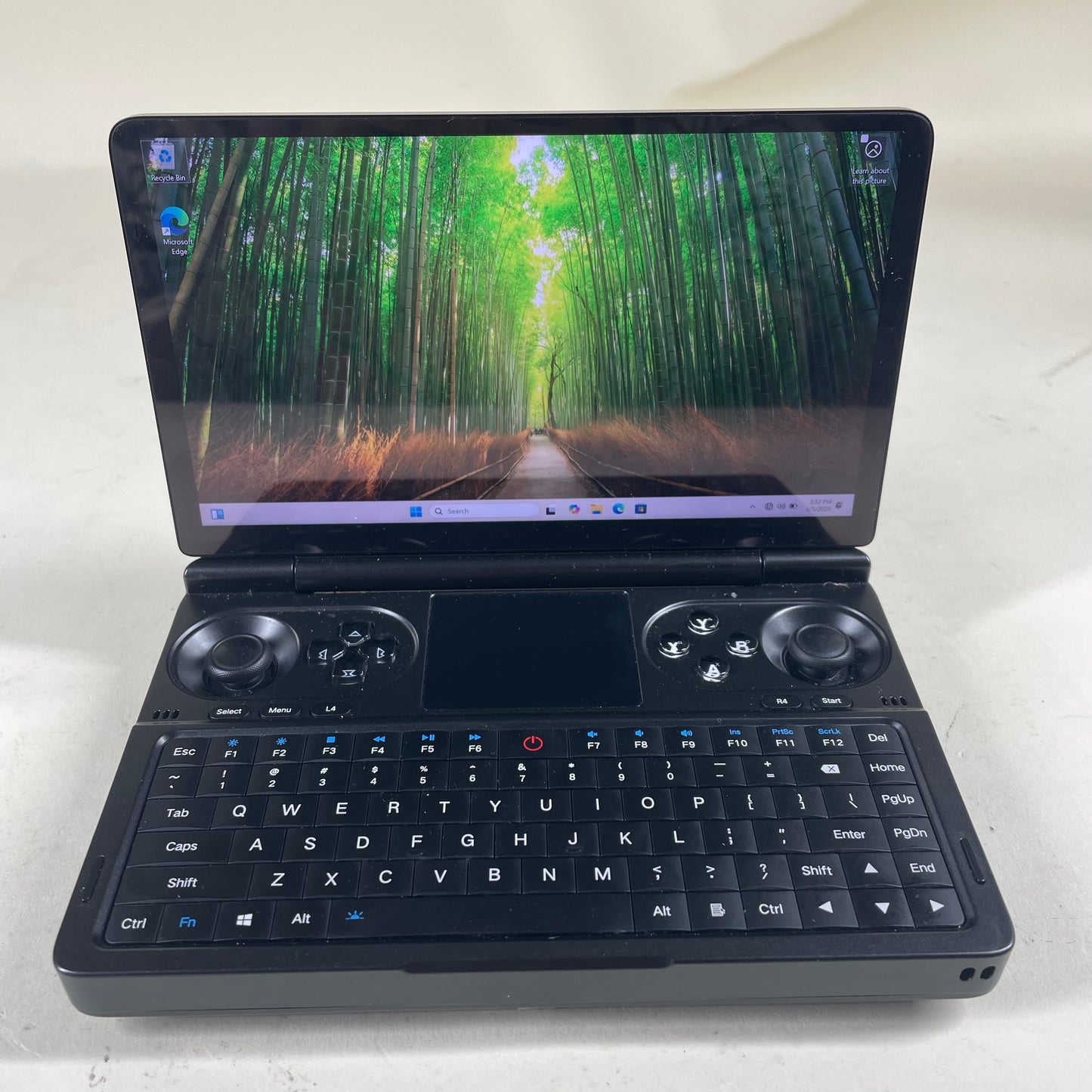 GPD Win Mini Zen 4 G1617-01 7" Ryzen 8840U 3.3GHz 32G RAM 2TB SSD Radeon 890M
