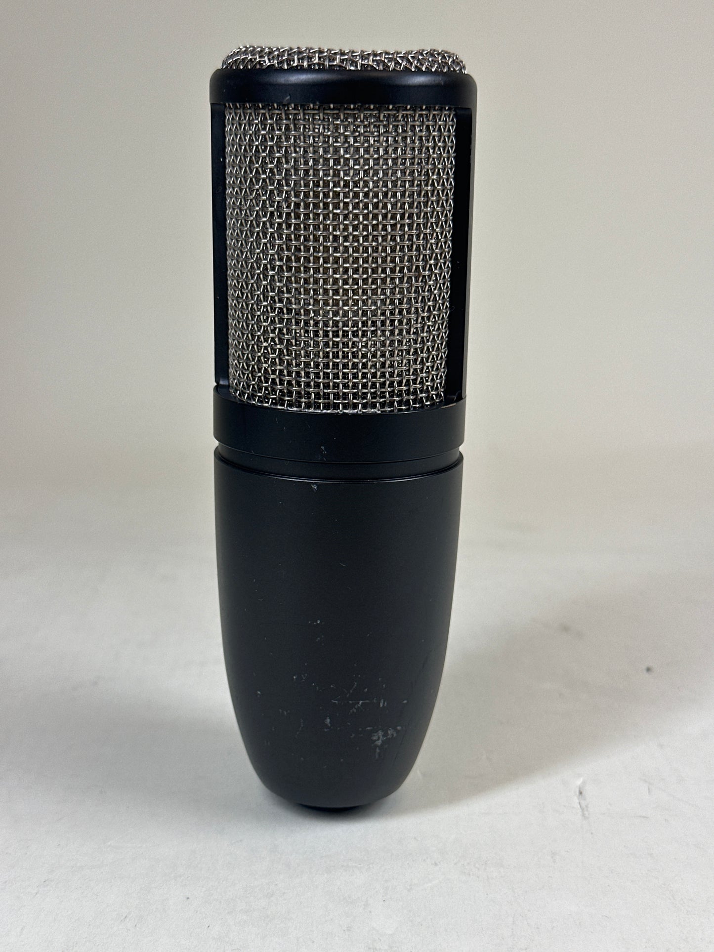AKG P220 large-Diaphragm True Condenser Microphone