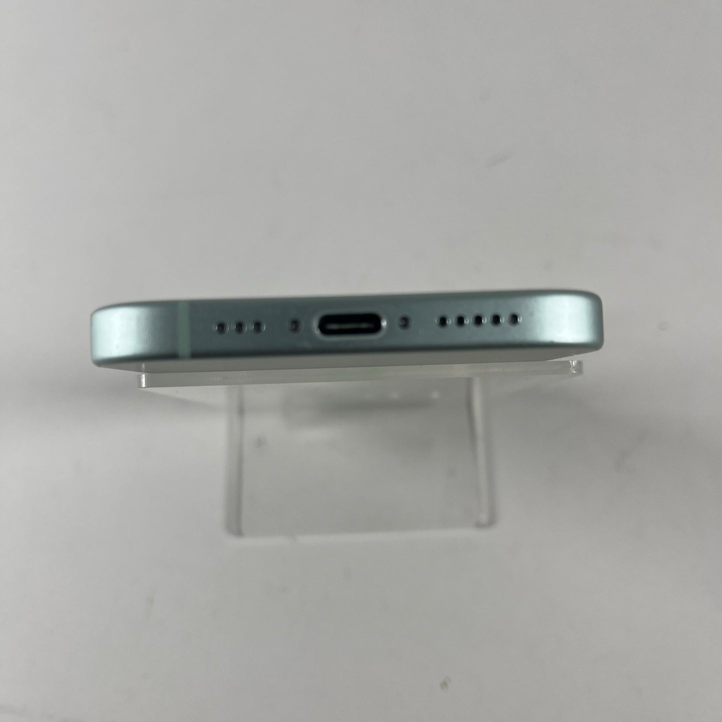 Unlocked Apple iPhone 15 256GB 18.6 Green MTM83LL/A