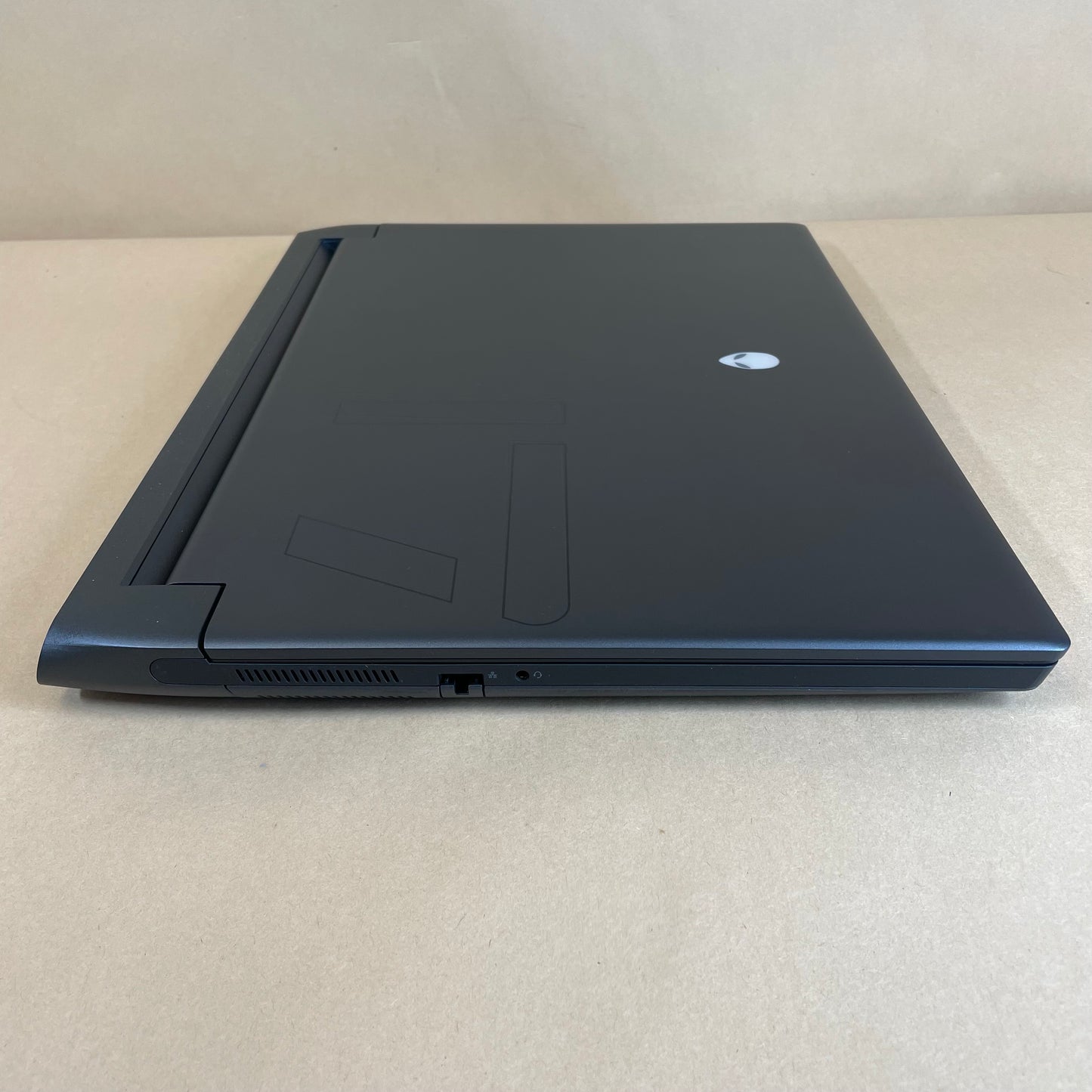 Alienware M17 R5 17" Ryzen 7 6800H 3.0GHz 16GB RAM 512GB SSD GeForce RTX 3060