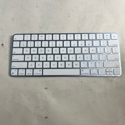 2021 Apple iMac 24" M1 3.2GHz 8GB RAM 256GB SSD Blue A2438