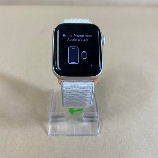 Unlocked Apple Watch SE 2nd Gen 44MM Starlight Aluminum Starlight Sport Band 