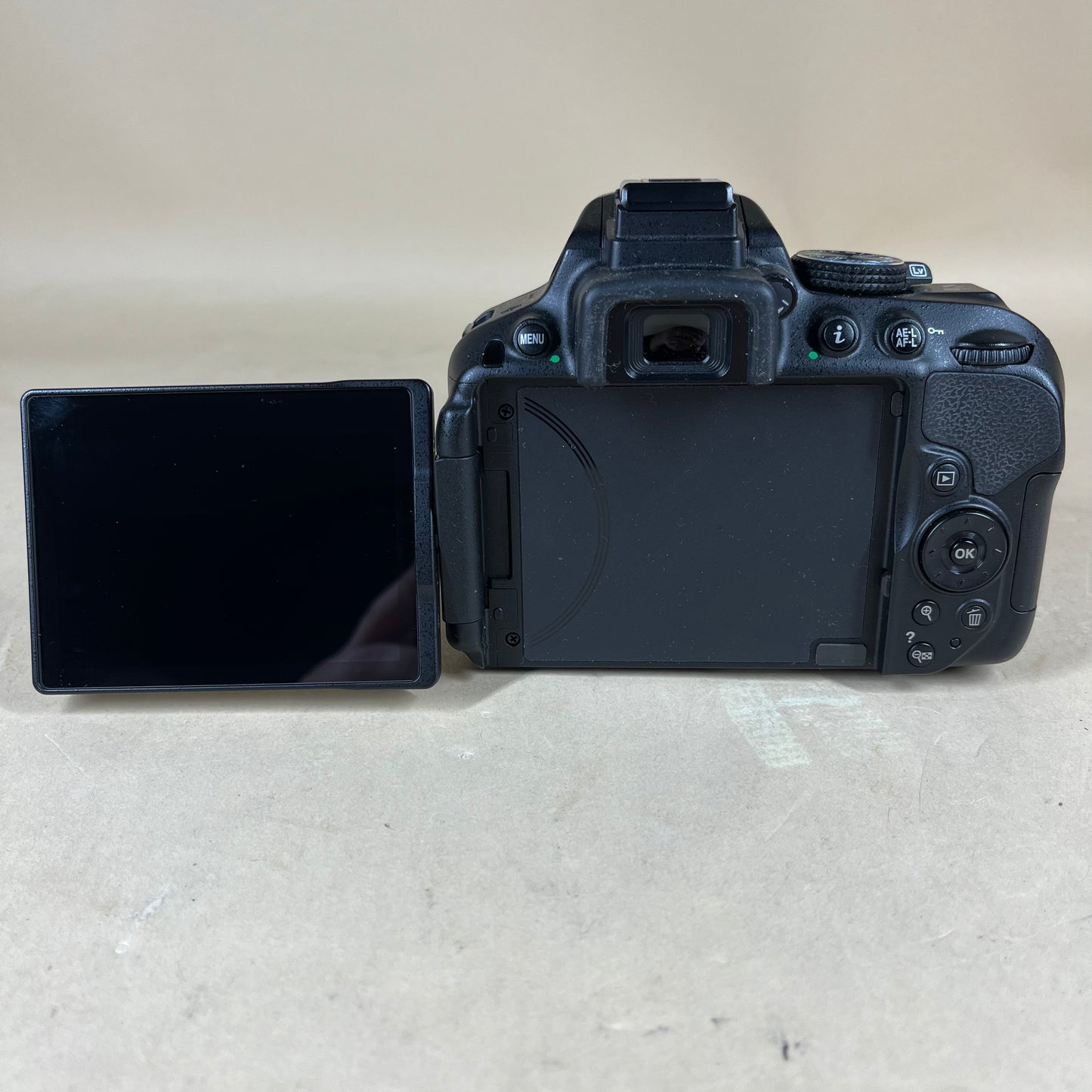 Nikon D5300 24.1MP DSLR Camera 1323 Shutter Count With Nikon 1855MM L